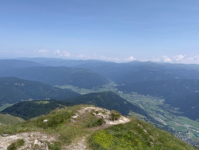 Ausblick vom Gipfelkreuz nach St.Martin und St.Margarethen